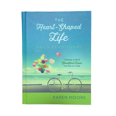 The Heart-Shaped Life CMYK Hardcover Novel Book Printing 70gsm 80gsm Uncoated Woodfree Paper Smyth Sewn Binding